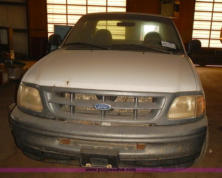 image for item J3076 1997 Ford F150 pickup truck