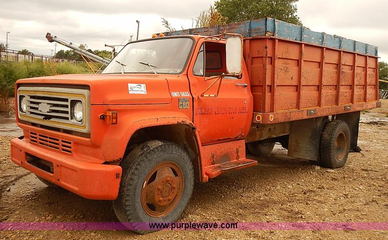 image for item J3081 1975 Chevrolet C60 grain truck