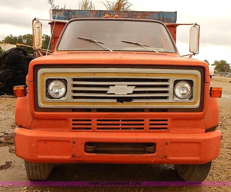 image for item J3081 1975 Chevrolet C60 grain truck