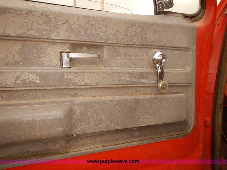 image for item J3081 1975 Chevrolet C60 grain truck