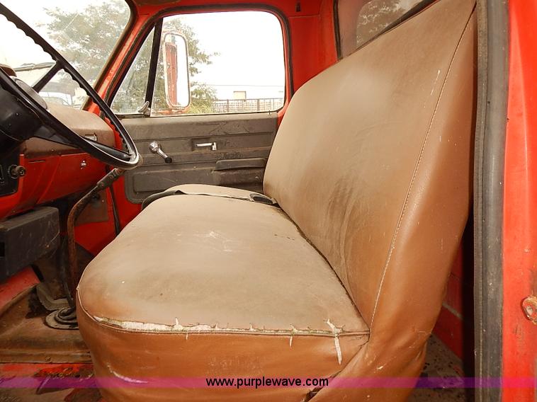 image for item J3081 1975 Chevrolet C60 grain truck