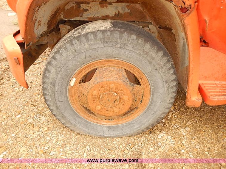 image for item J3081 1975 Chevrolet C60 grain truck