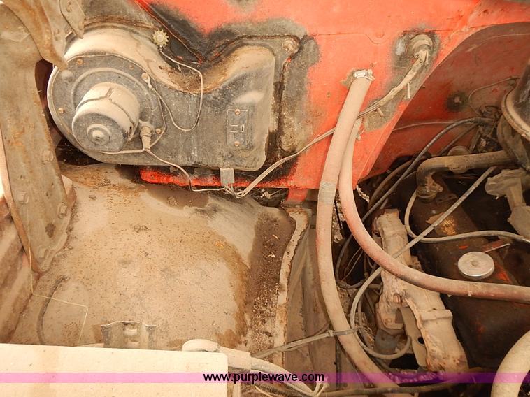 image for item J3081 1975 Chevrolet C60 grain truck