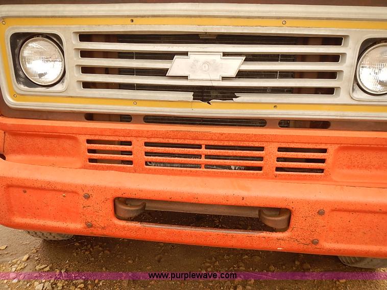 image for item J3081 1975 Chevrolet C60 grain truck