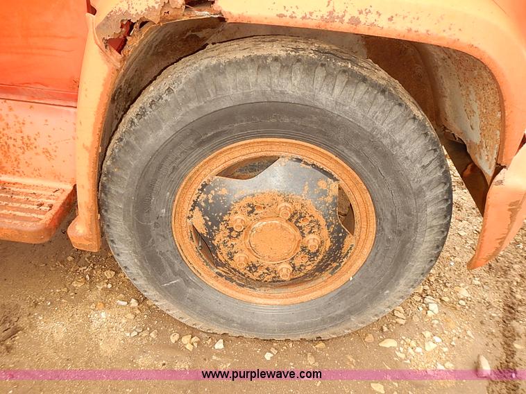 image for item J3081 1975 Chevrolet C60 grain truck