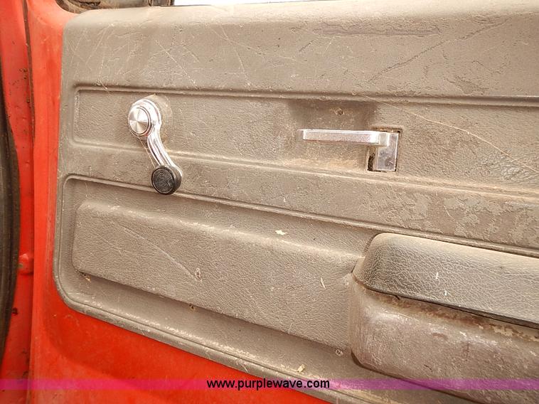 image for item J3081 1975 Chevrolet C60 grain truck