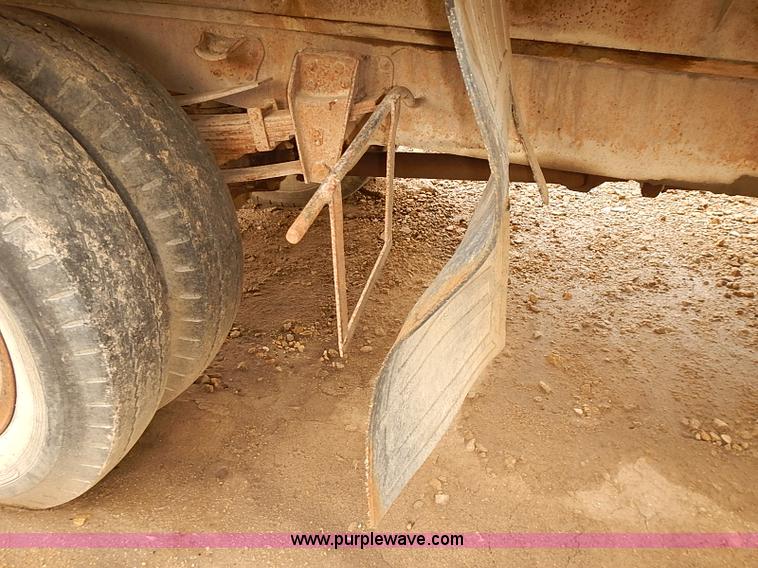 image for item J3081 1975 Chevrolet C60 grain truck