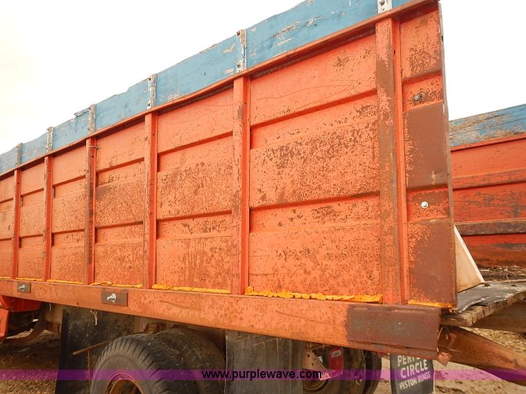 image for item J3081 1975 Chevrolet C60 grain truck