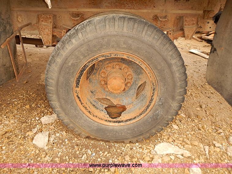 image for item J3081 1975 Chevrolet C60 grain truck