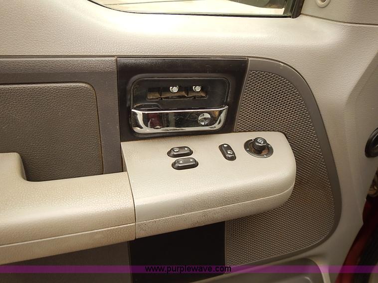 image for item J3083 2004 Ford F150 XLT pickup truck