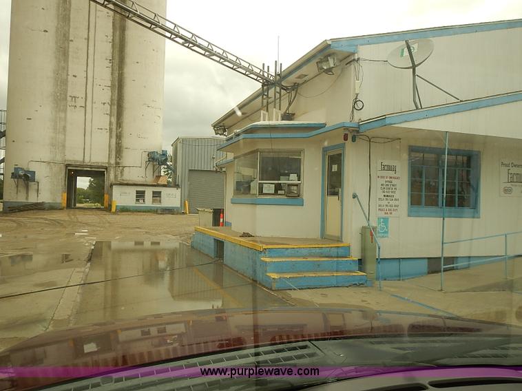 image for item J3083 2004 Ford F150 XLT pickup truck