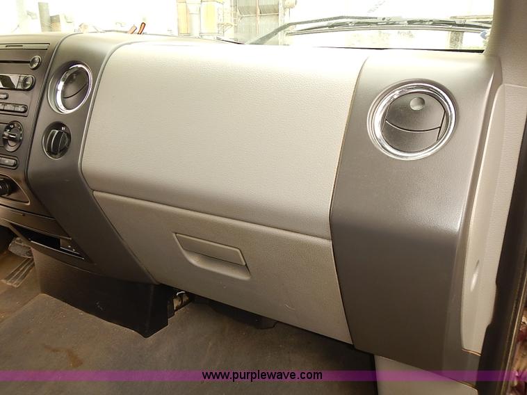 image for item J3083 2004 Ford F150 XLT pickup truck