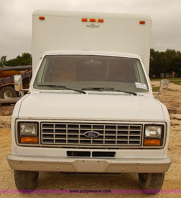 image for item J3094 1988 Ford Econoline E350 box truck