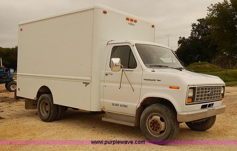 image for item J3094 1988 Ford Econoline E350 box truck