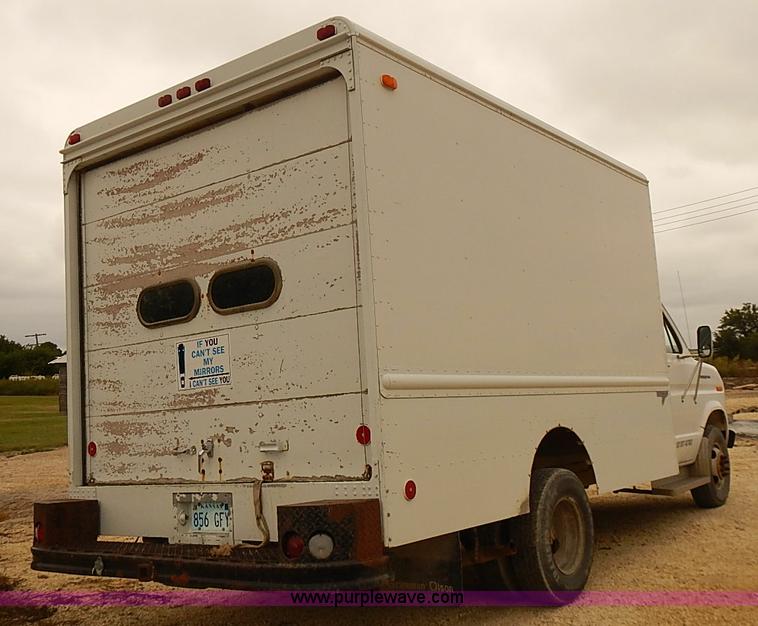 image for item J3094 1988 Ford Econoline E350 box truck