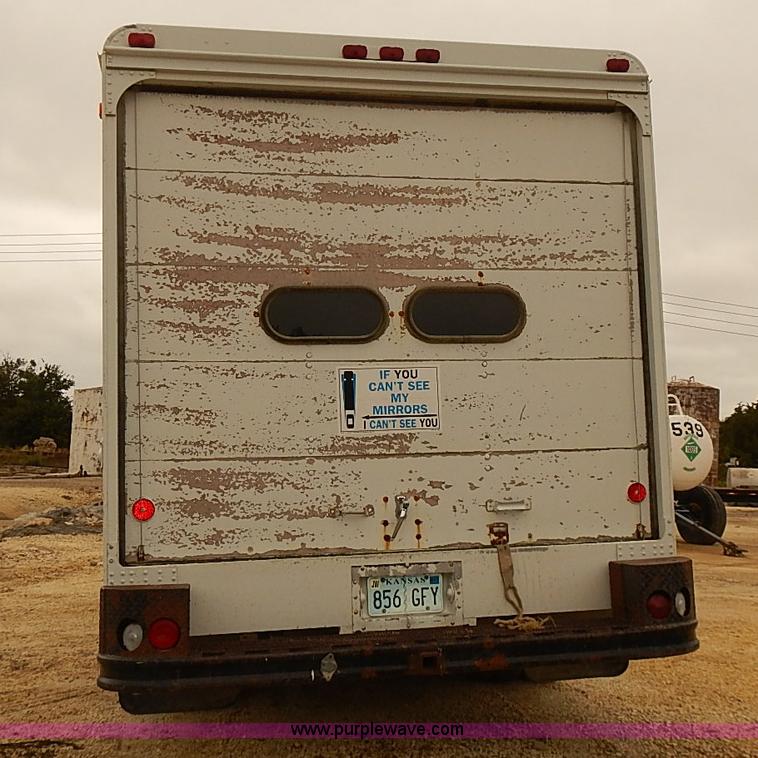 image for item J3094 1988 Ford Econoline E350 box truck