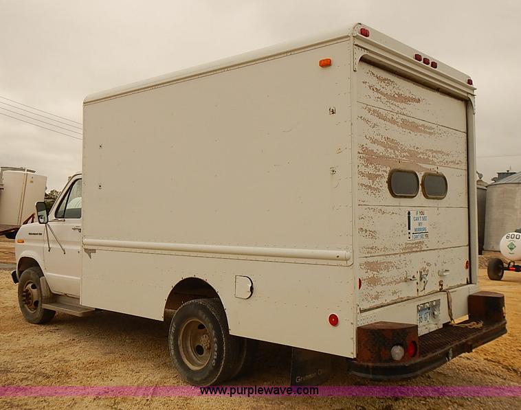 image for item J3094 1988 Ford Econoline E350 box truck