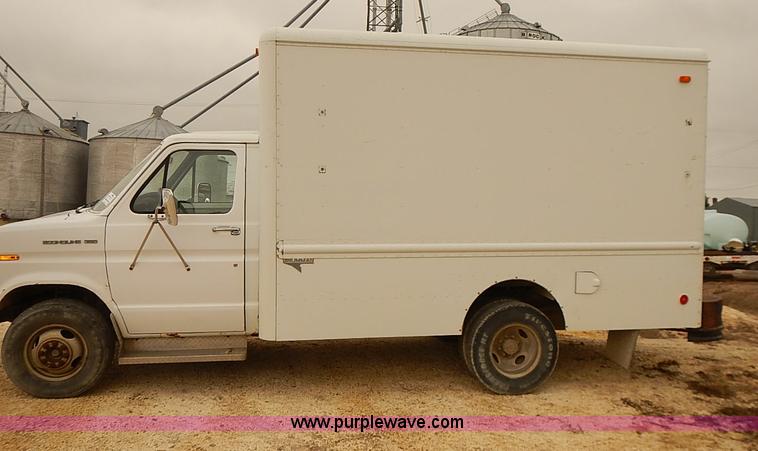 image for item J3094 1988 Ford Econoline E350 box truck