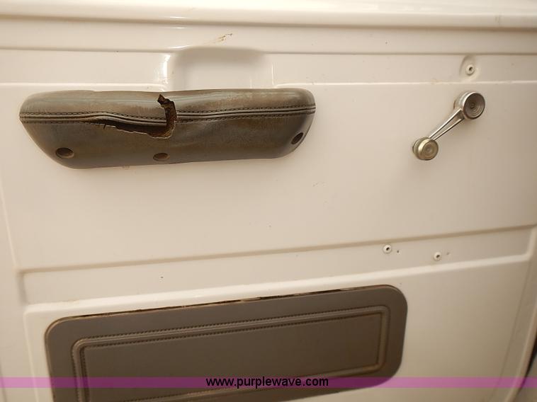 image for item J3094 1988 Ford Econoline E350 box truck