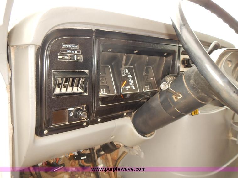 image for item J3094 1988 Ford Econoline E350 box truck