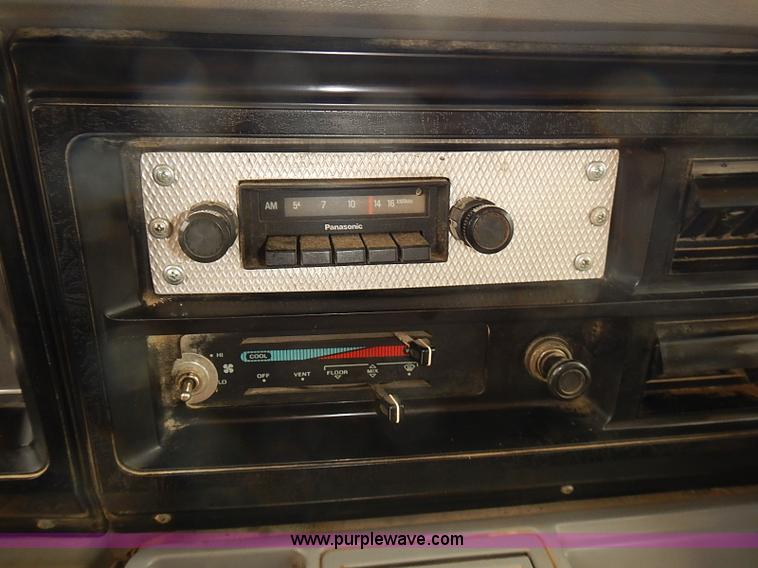 image for item J3094 1988 Ford Econoline E350 box truck