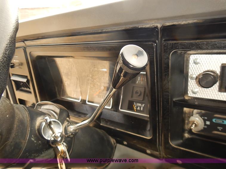 image for item J3094 1988 Ford Econoline E350 box truck