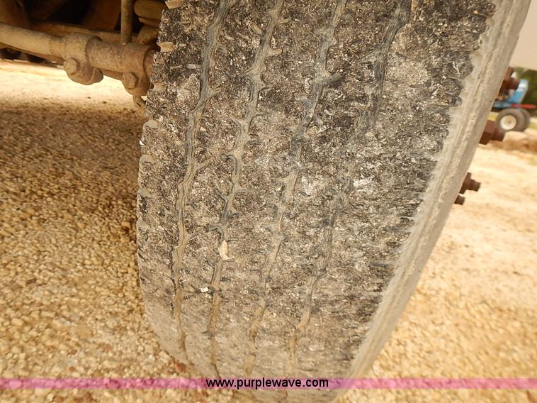 image for item J3094 1988 Ford Econoline E350 box truck