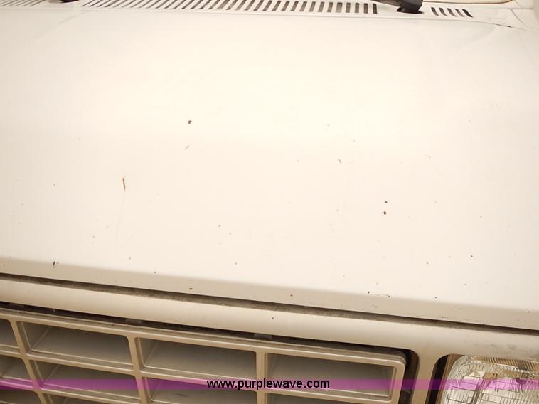 image for item J3094 1988 Ford Econoline E350 box truck