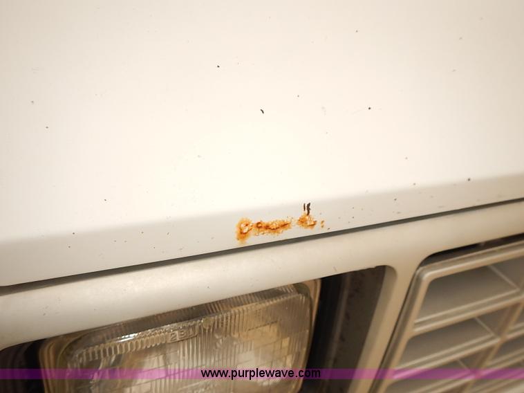 image for item J3094 1988 Ford Econoline E350 box truck