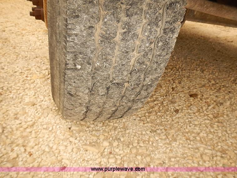 image for item J3094 1988 Ford Econoline E350 box truck