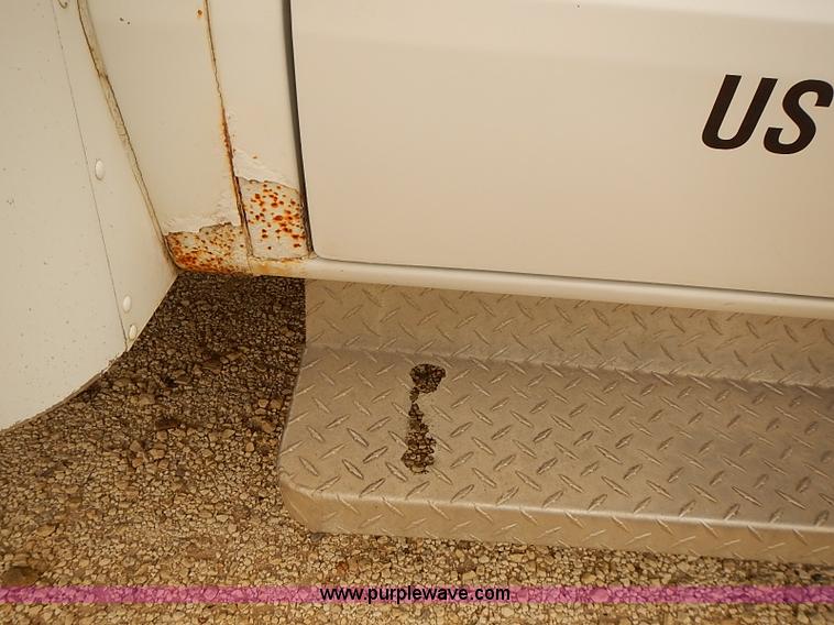 image for item J3094 1988 Ford Econoline E350 box truck