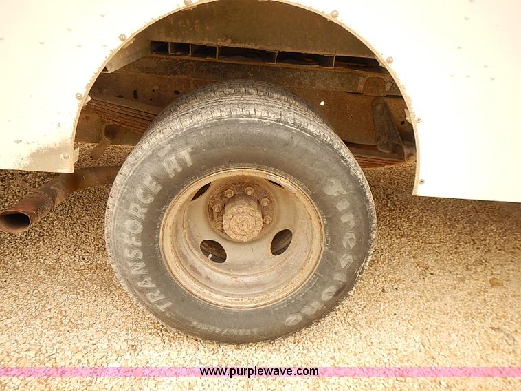 image for item J3094 1988 Ford Econoline E350 box truck