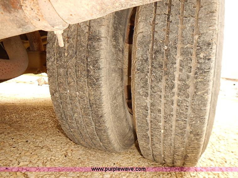 image for item J3094 1988 Ford Econoline E350 box truck