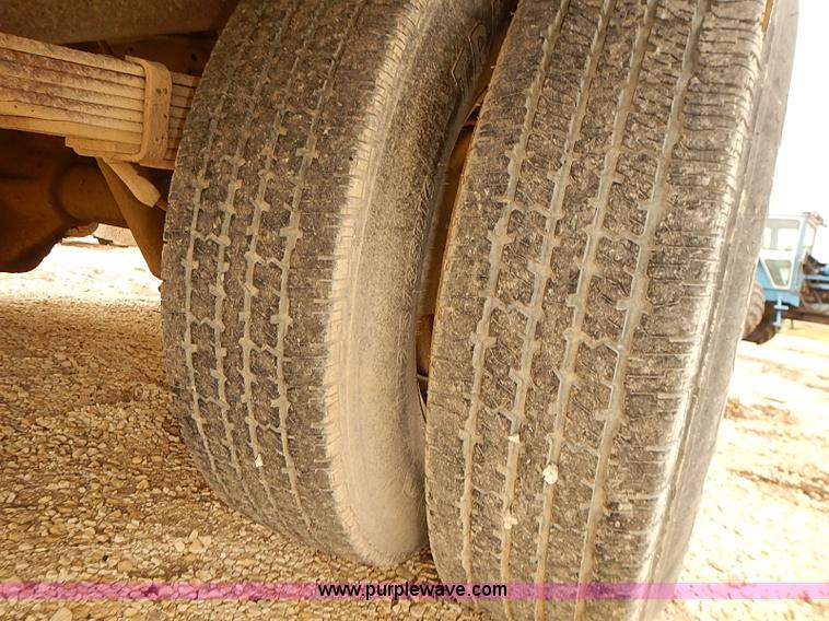 image for item J3094 1988 Ford Econoline E350 box truck