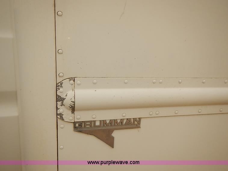 image for item J3094 1988 Ford Econoline E350 box truck