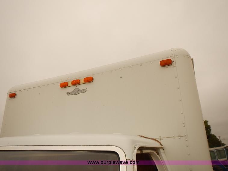 image for item J3094 1988 Ford Econoline E350 box truck