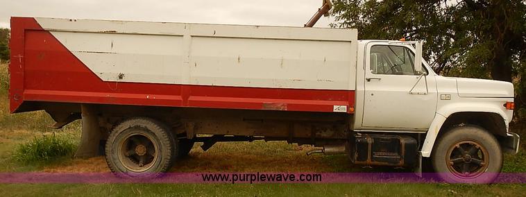 image for item J3111 1983 Chevrolet C60 grain truck