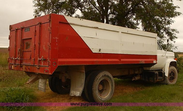 image for item J3111 1983 Chevrolet C60 grain truck