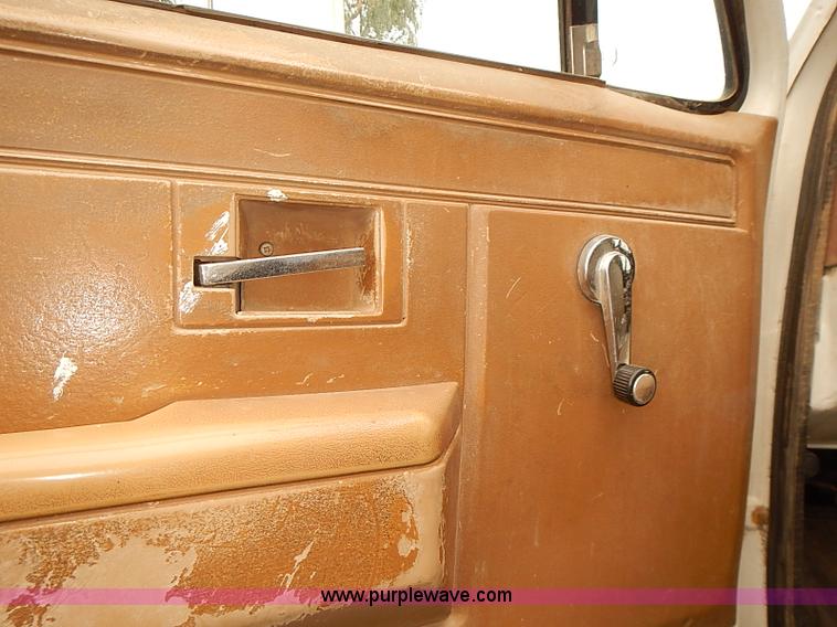 image for item J3111 1983 Chevrolet C60 grain truck
