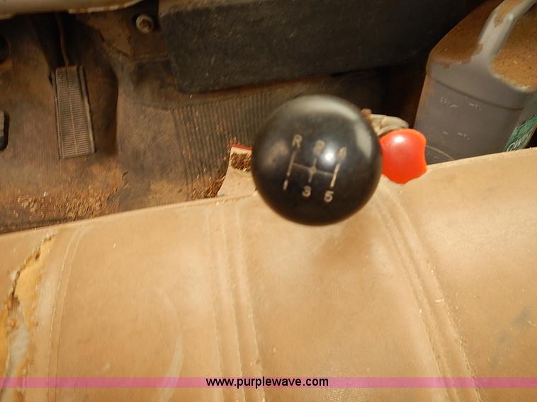 image for item J3111 1983 Chevrolet C60 grain truck