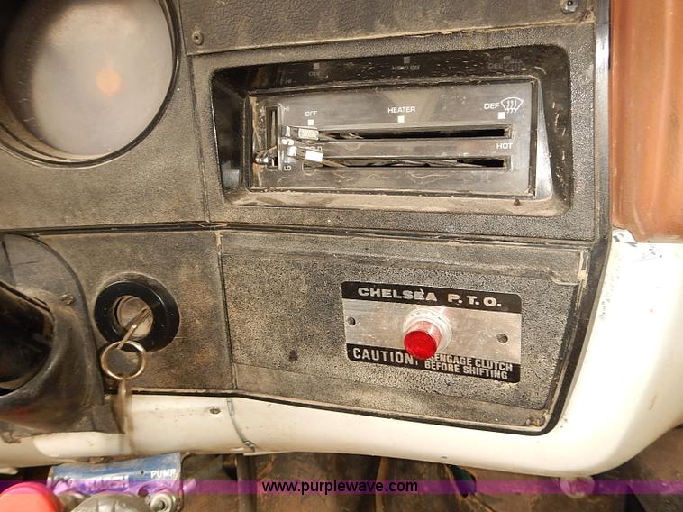 image for item J3111 1983 Chevrolet C60 grain truck