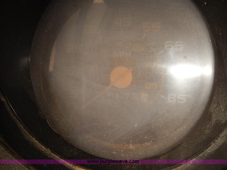 image for item J3111 1983 Chevrolet C60 grain truck