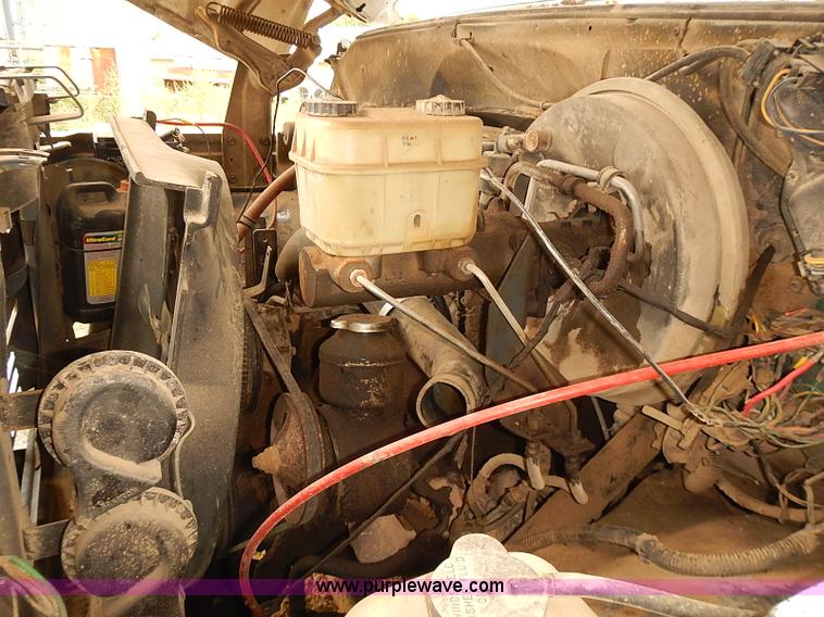 image for item J3111 1983 Chevrolet C60 grain truck