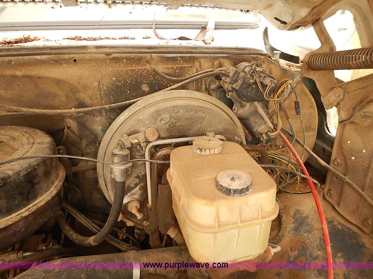 image for item J3111 1983 Chevrolet C60 grain truck