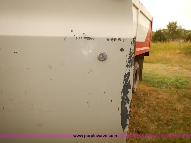 image for item J3111 1983 Chevrolet C60 grain truck