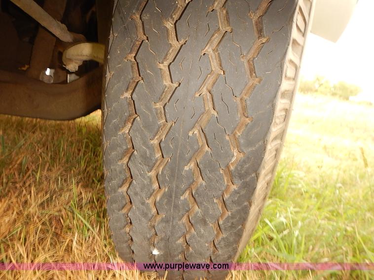 image for item J3111 1983 Chevrolet C60 grain truck