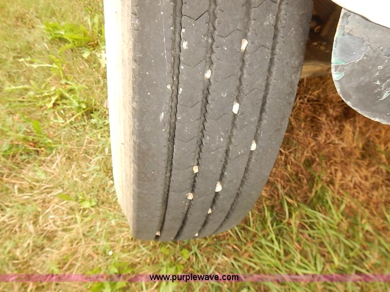 image for item J3111 1983 Chevrolet C60 grain truck