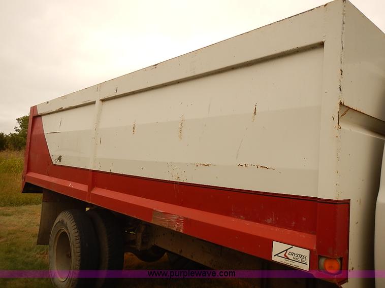 image for item J3111 1983 Chevrolet C60 grain truck