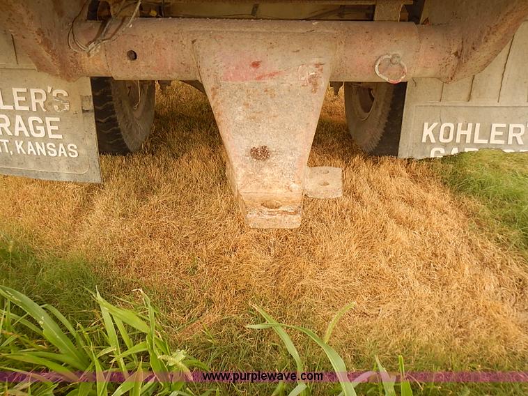 image for item J3111 1983 Chevrolet C60 grain truck