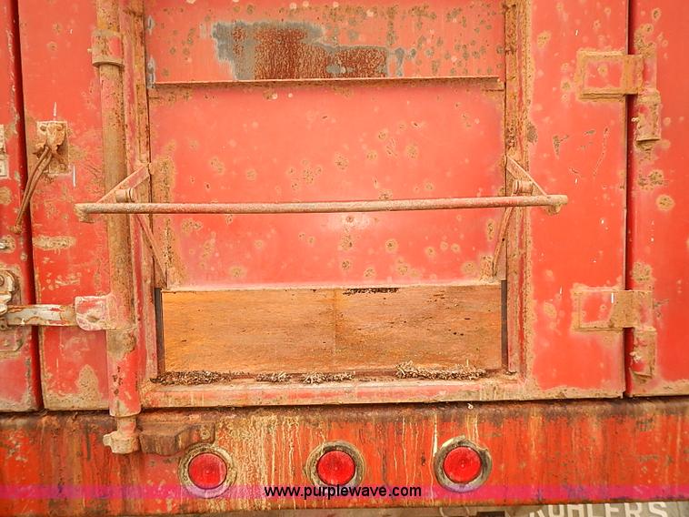 image for item J3111 1983 Chevrolet C60 grain truck